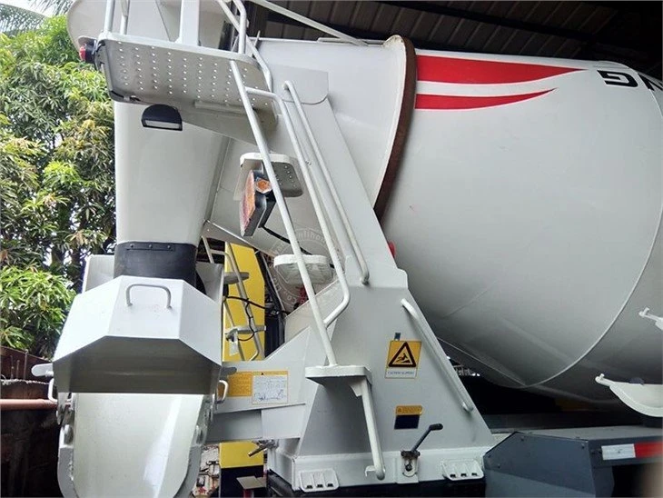 yunlihong mixer truck(001)