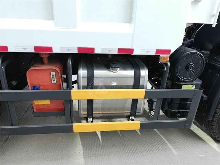 yunlihong tipper truck(001)
